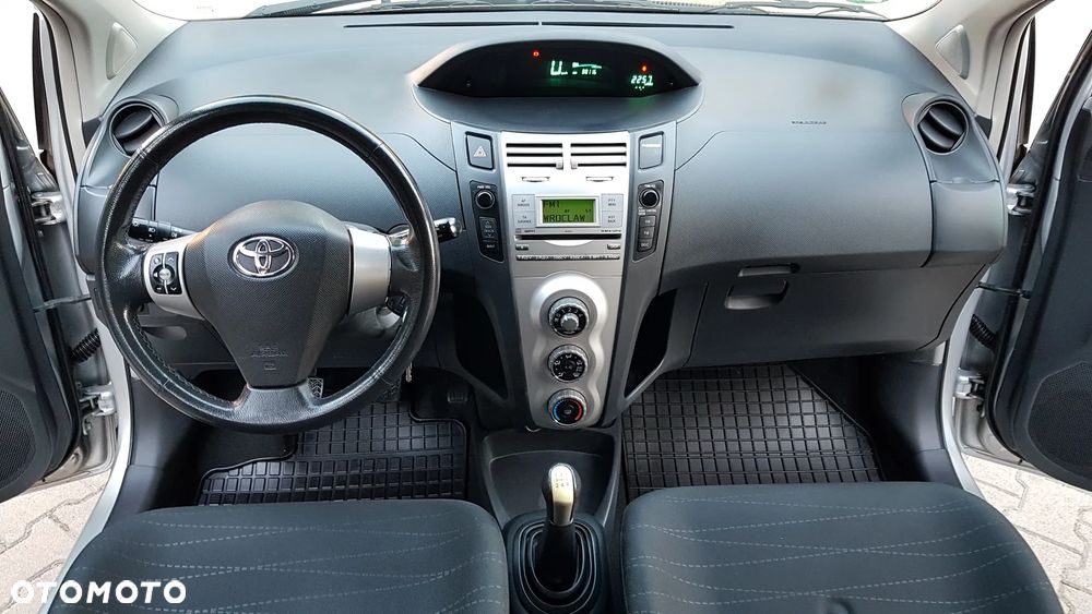 Toyota Yaris 1.3 Luna Premium - 8