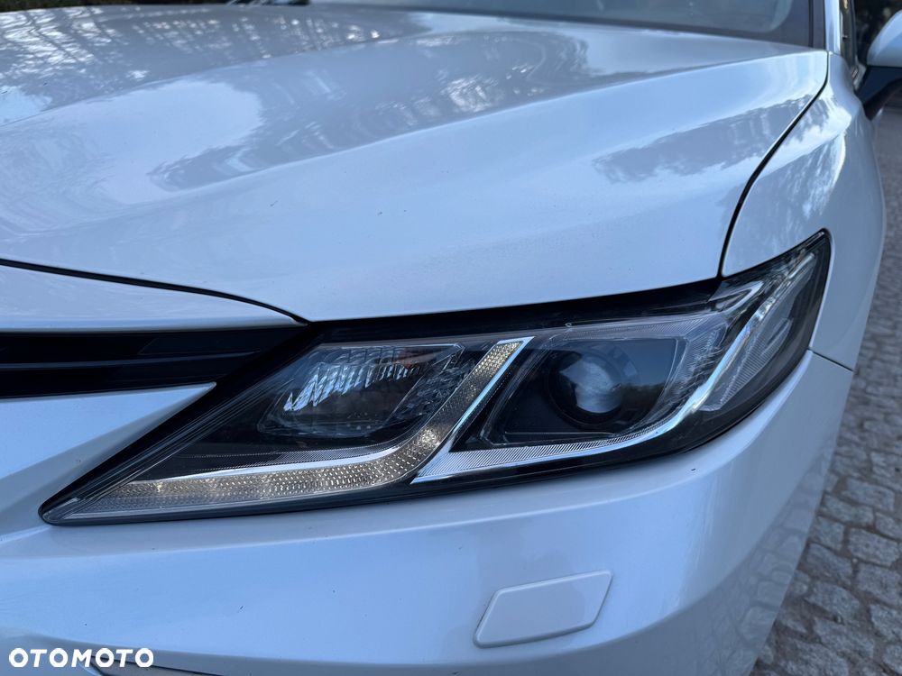 Toyota Camry 2.5 Hybrid Comfort CVT - 28