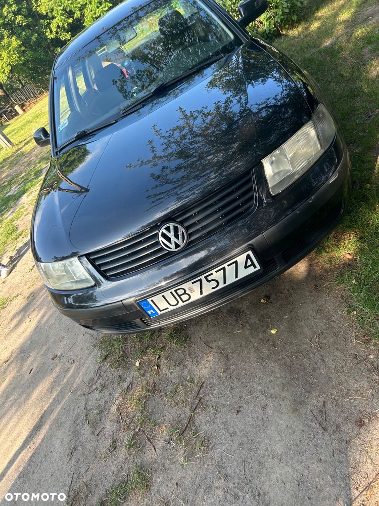 Volkswagen Passat 1.6 - 8