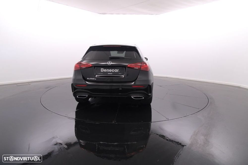 Mercedes-Benz A 250 e AMG Line - 6