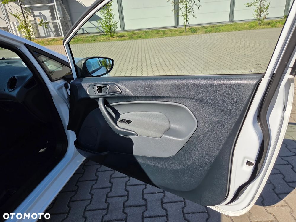 Ford Fiesta 1.4 TDCi Ambiente - 8