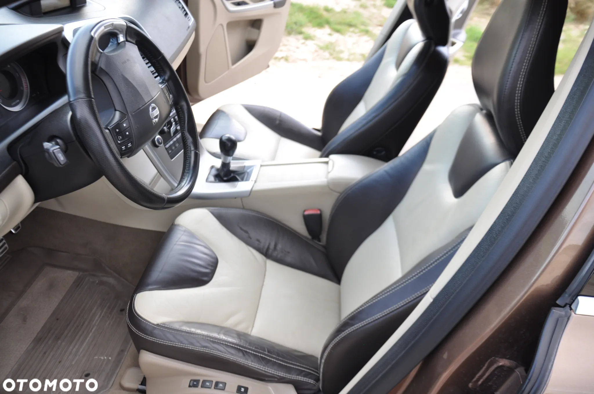 Volvo XC 60 2.4D AWD R-Design - 20