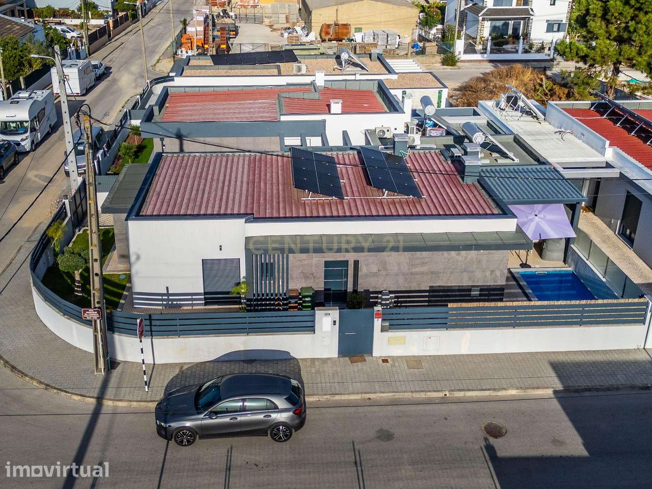 Moradia T3 Térrea de Gaveto com Piscina, Domótica e Espaço Exterior | - Grande imagem: 2/45