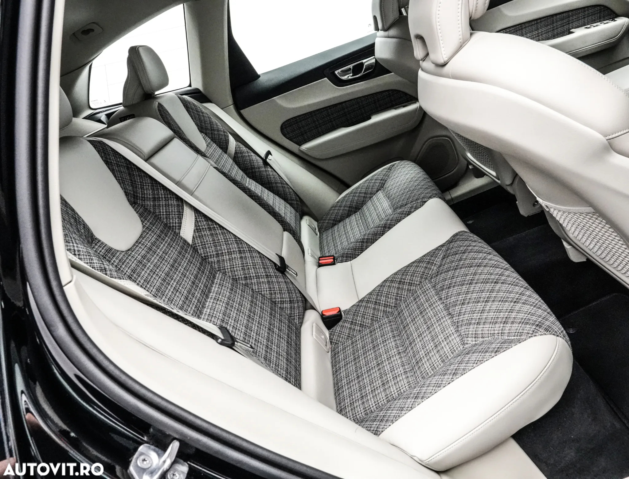 Volvo XC 60 D4 Momentum Pro - 17