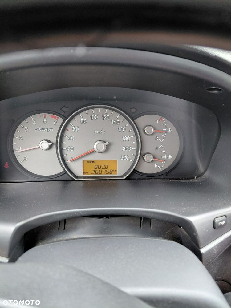 Kia Carens - 6