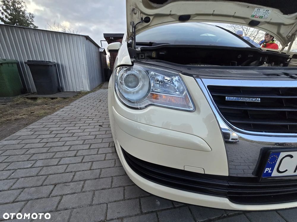 Volkswagen Touran 1.9 TDI DPF Blue Motion Highline - 9