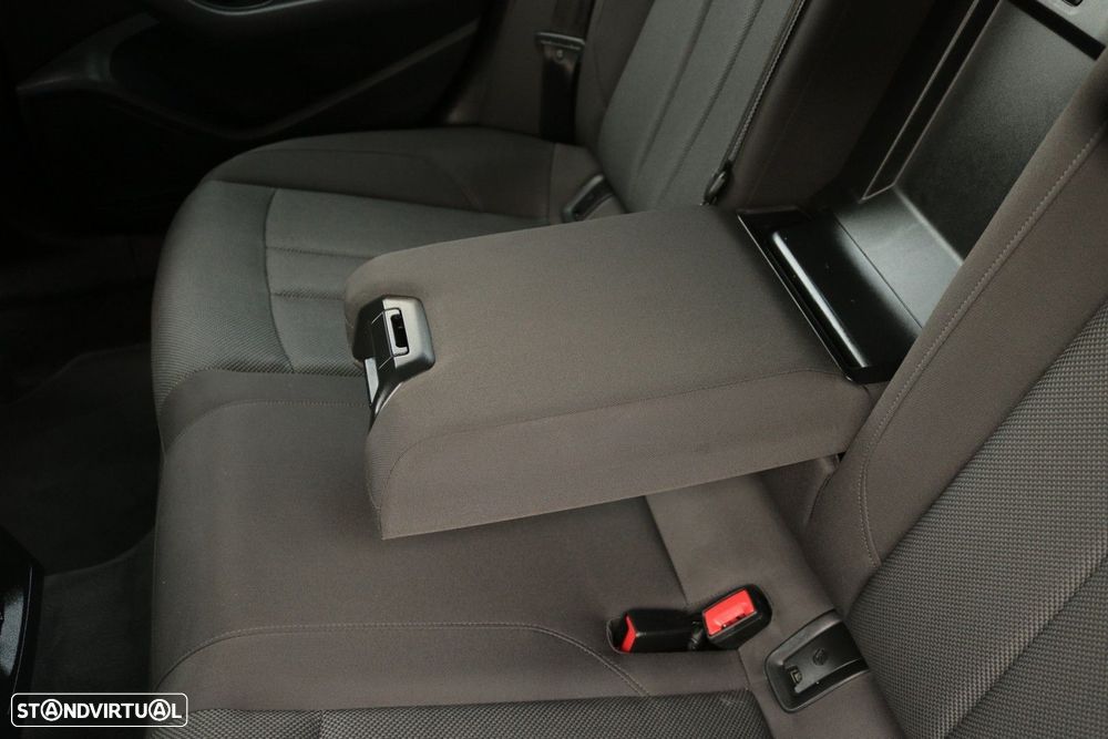 Audi A4 Avant 30 TDI S tronic - 32