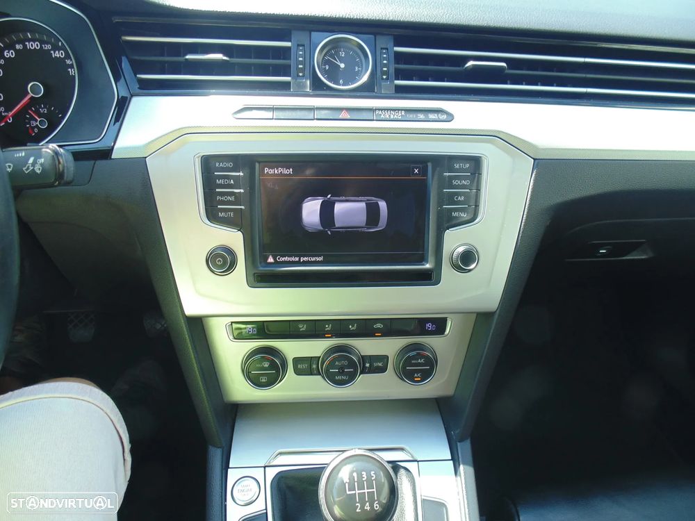 VW Passat 1.6 TDI Highline - 28