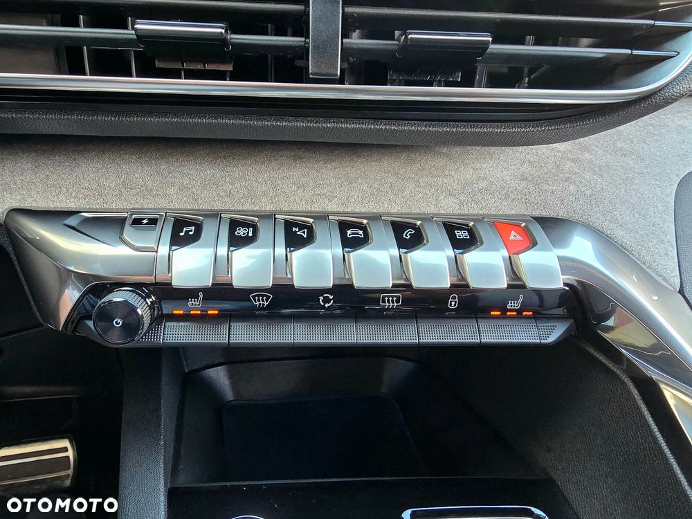 Peugeot 3008 1.6 PureTech HYbrid GT Line S&S EAT8 - 27