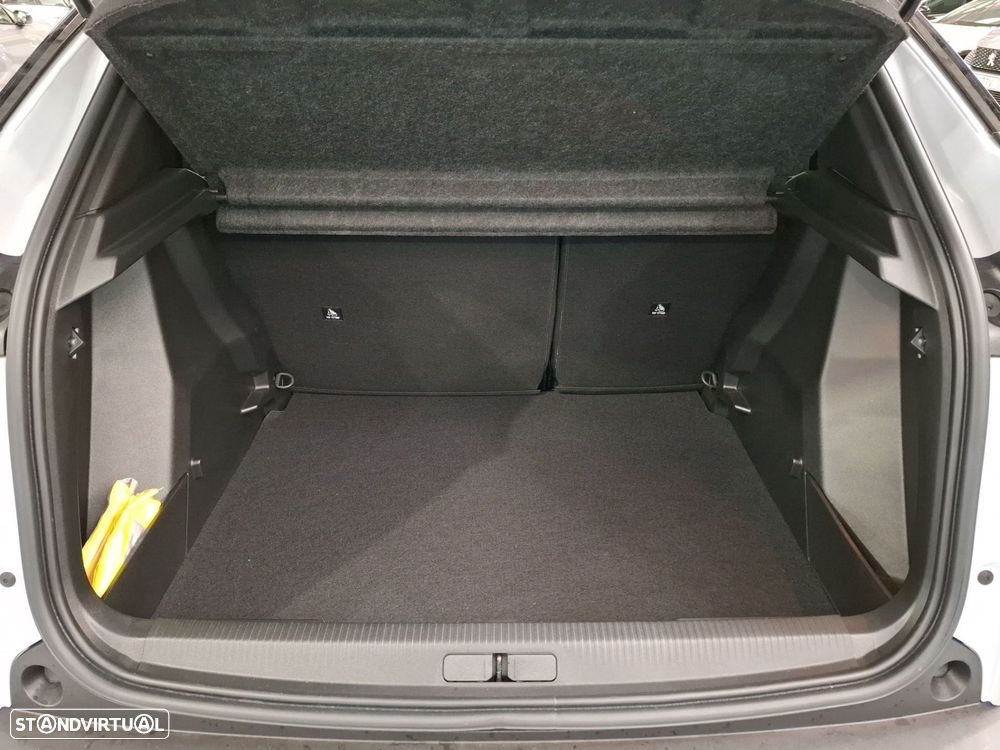 Peugeot e-2008 54 kWh Allure - 24