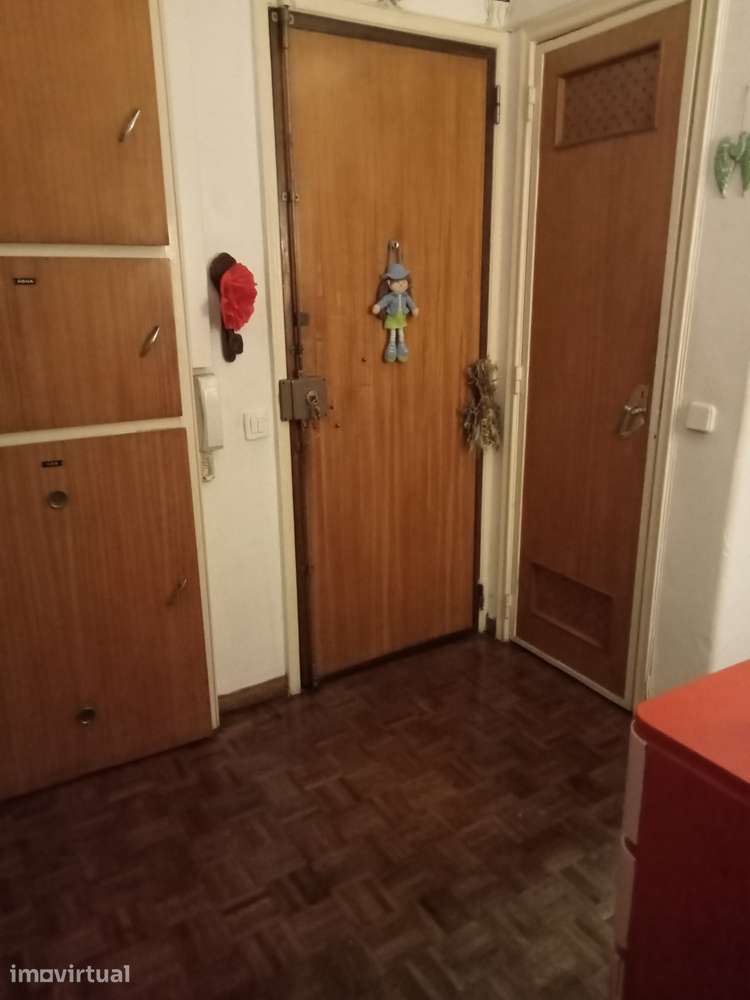 Bom quarto em Benfica casa familiar - Grande imagem: 3/8