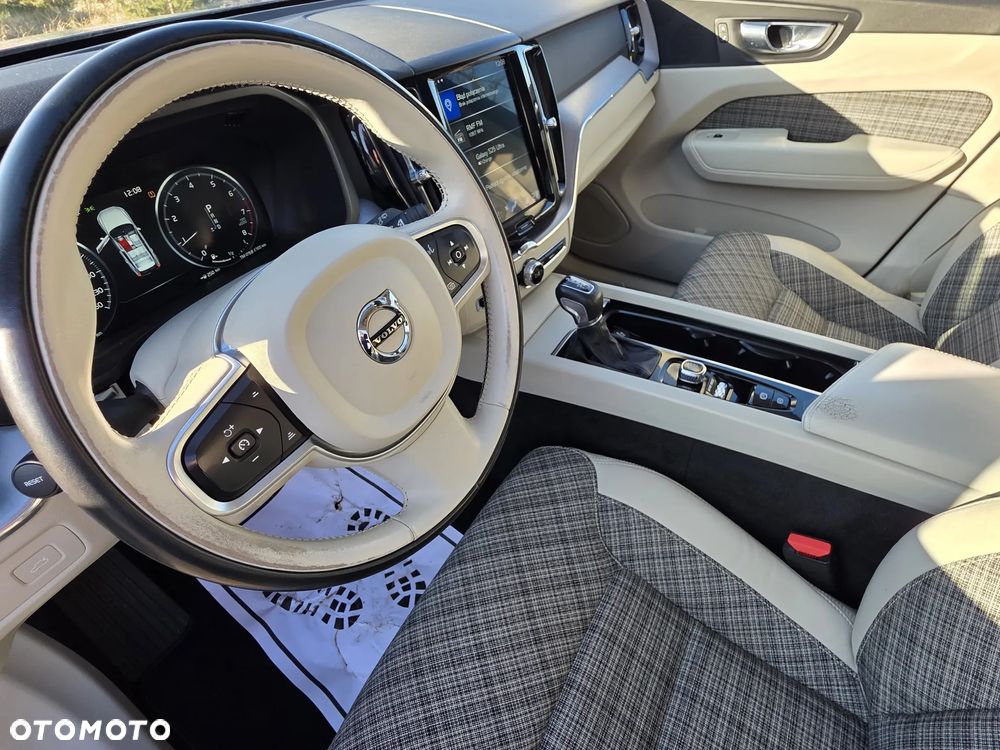 Volvo XC 60 T5 AWD Momentum - 6