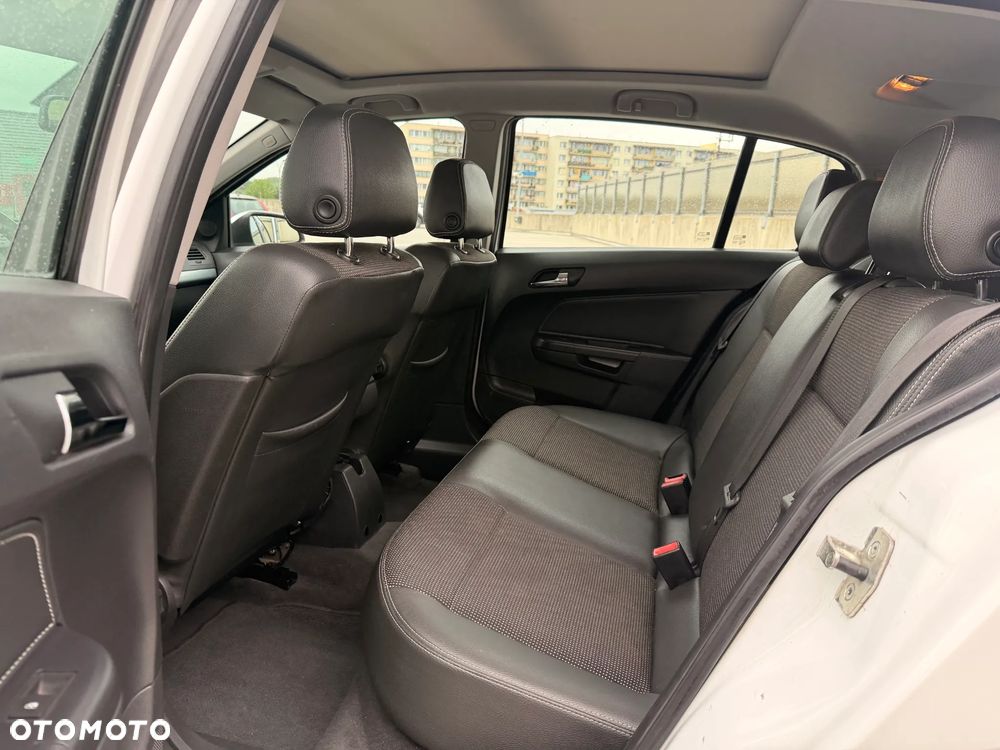 Opel Astra 1.6 Turbo White Edition - 12
