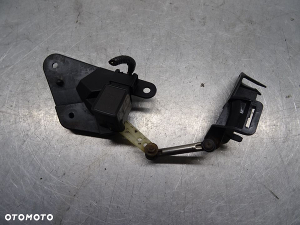 MAZDA 6 02-05 KOMBI 2.0D CZUJNIK POZIOMOWANIA ŚWIATEŁ XENON