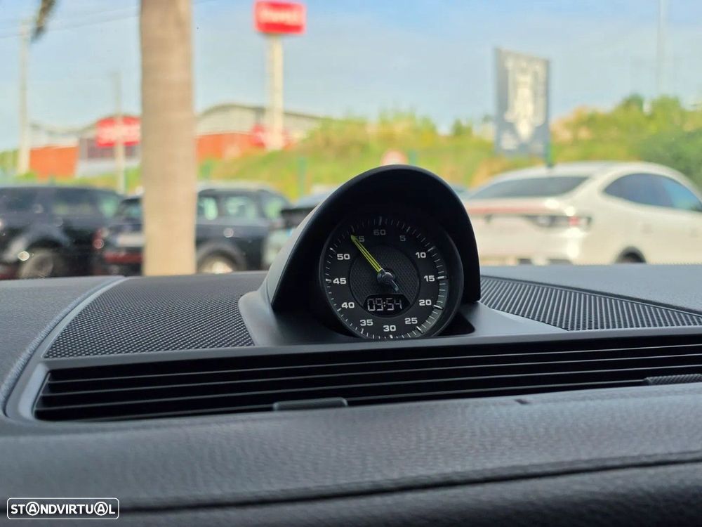 Porsche Panamera 4 E-Hybrid - 22