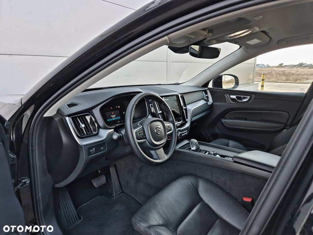 Volvo XC 60 B4 D Momentum Pro - 25