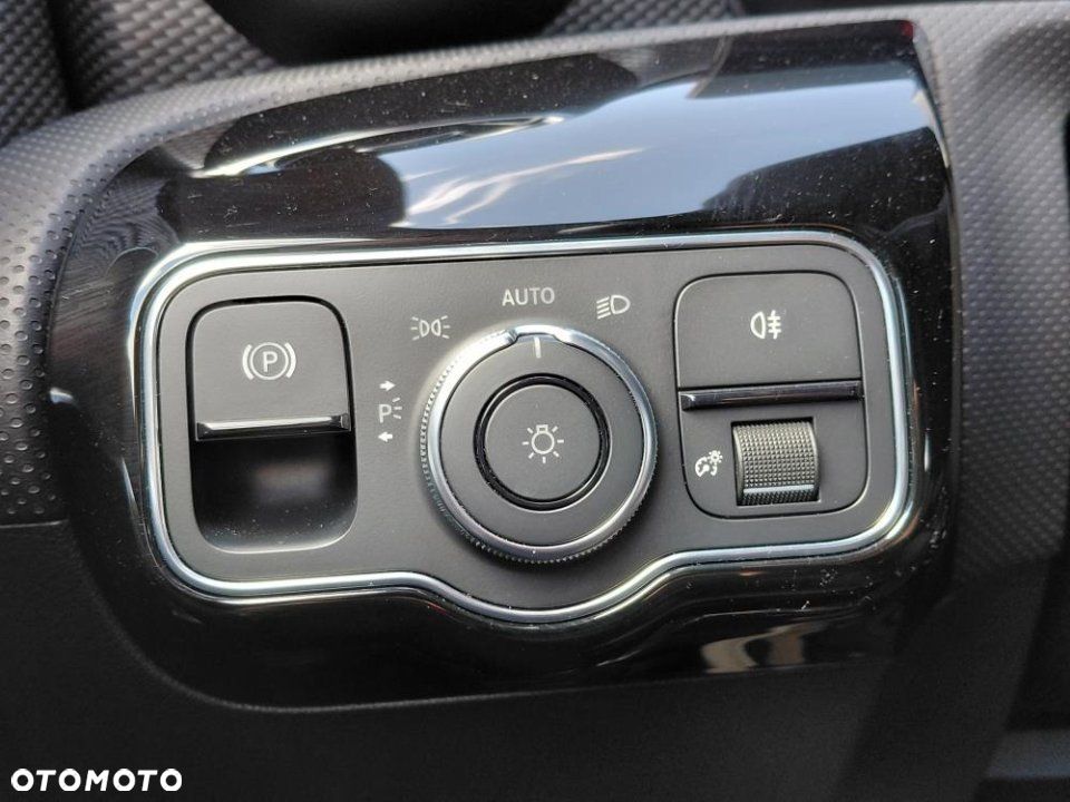 Mercedes-Benz CLA - 27