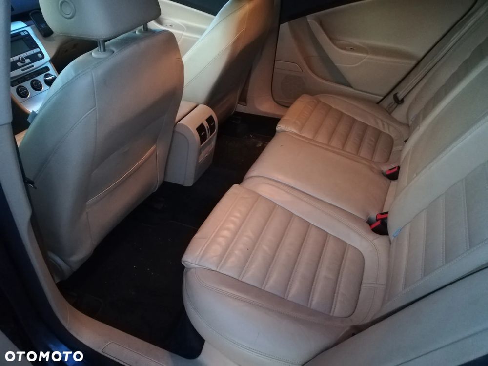 Volkswagen Passat 2.0 TDI Highline - 11