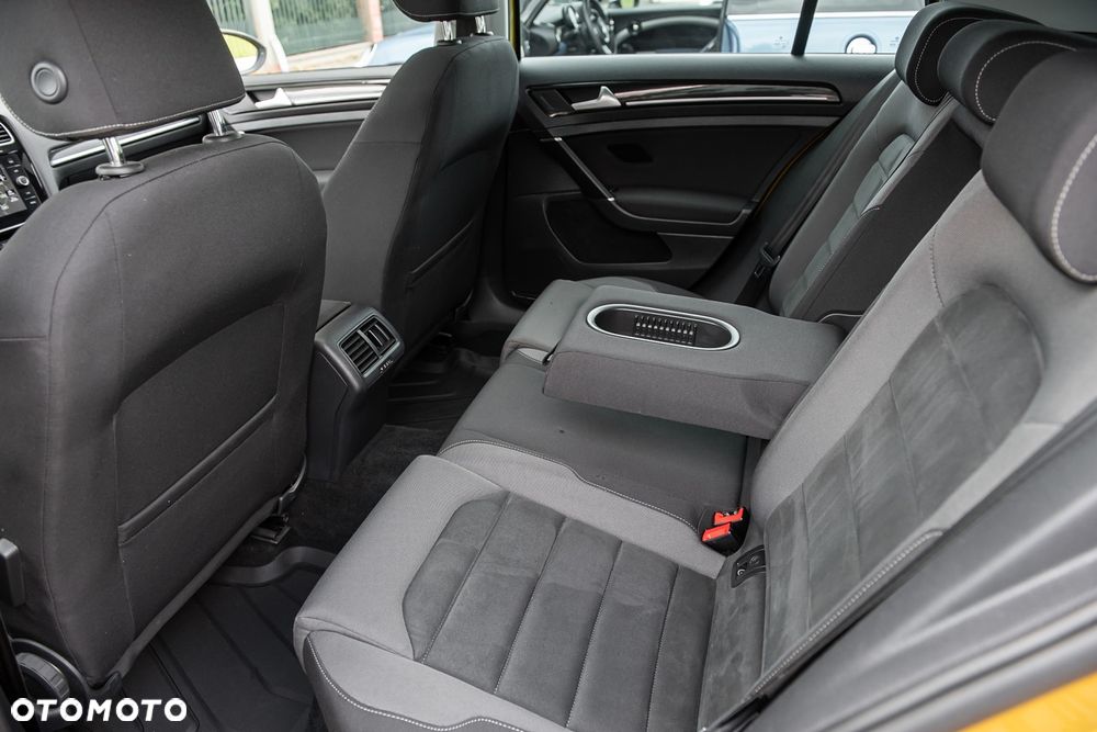Volkswagen Golf 2.0 TDI BlueMotion Technology Edition - 24