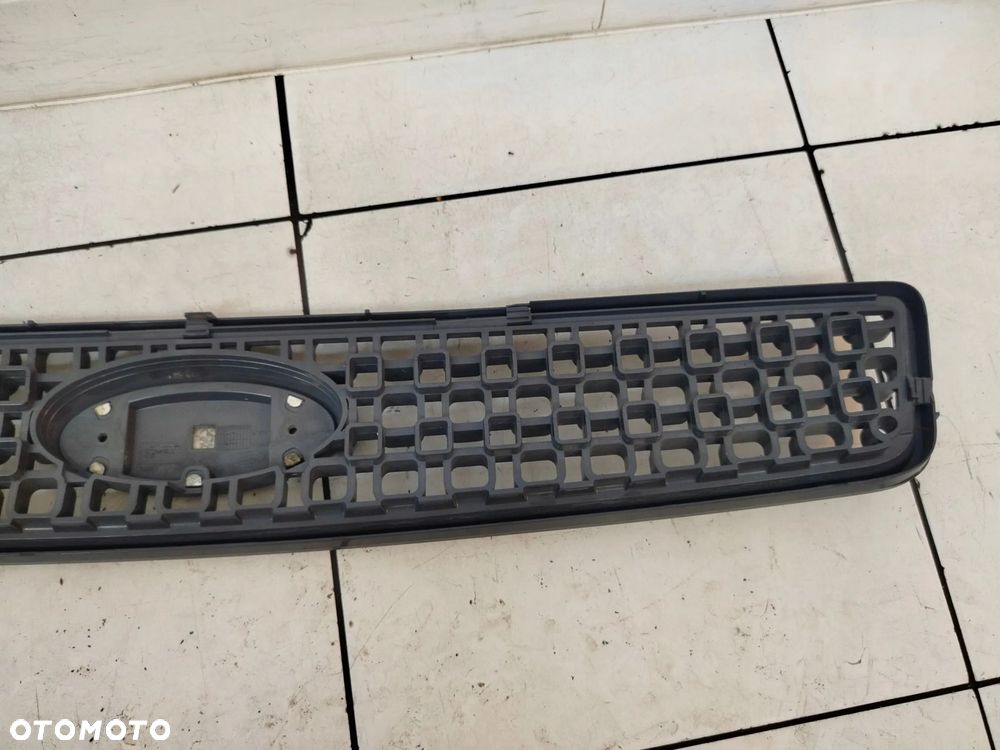FORD FUSION I LIFT 05R- GRILL ATRAPA CHŁODNICY 6N11-8200-A - 6