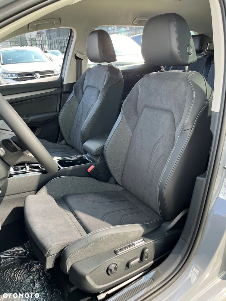 Volkswagen Golf - 8