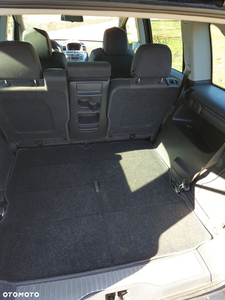 Opel Zafira - 10