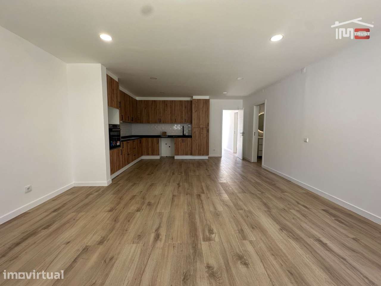 Moradia T3 Renovada com Quintal - Entrada para viaturas - Grande imagem: 2/23