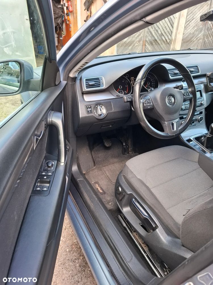 Volkswagen Passat 2.0 TDI 4Motion BlueMotion Technol Comfortline - 9