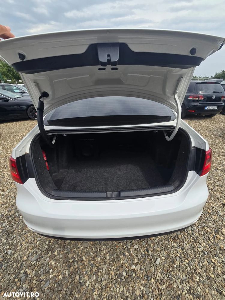 Volkswagen Jetta 1.6 TDI DSG Comfortline - 15