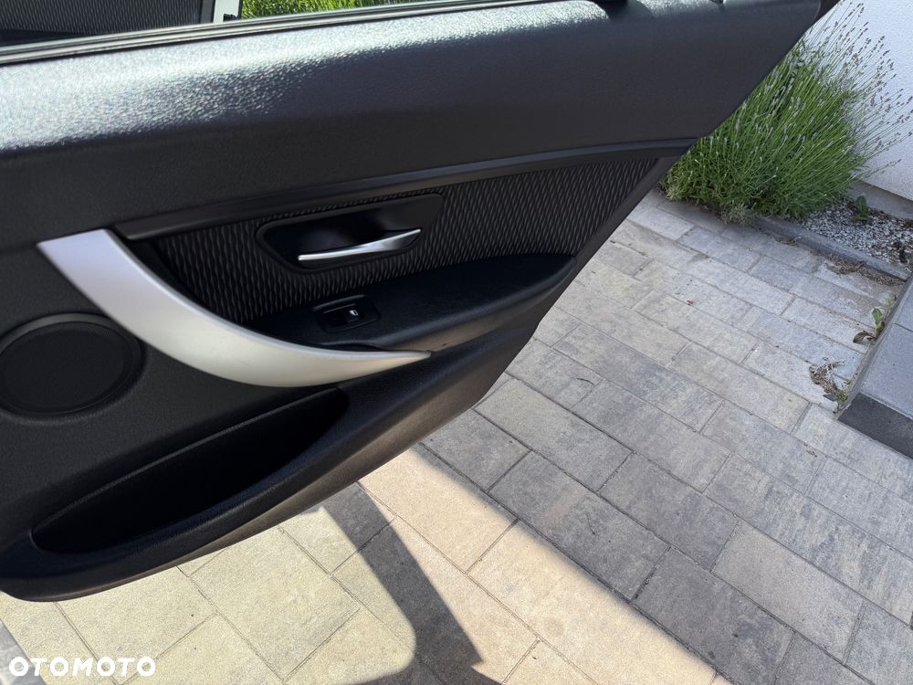 BMW Seria 3 320d Sport Line - 34