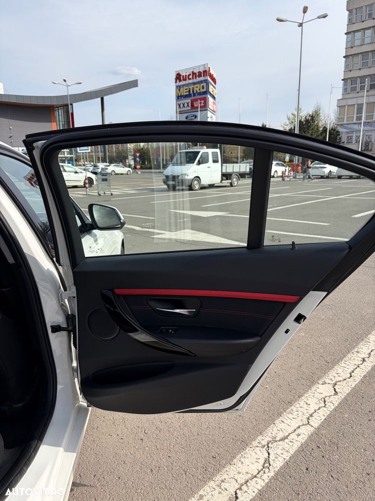 BMW Seria 3 320d Aut. Sport Line - 29