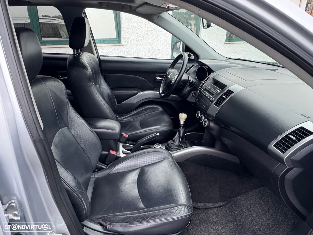 Mitsubishi Outlander 2.0 DI-D Intense+ 4WD - 29