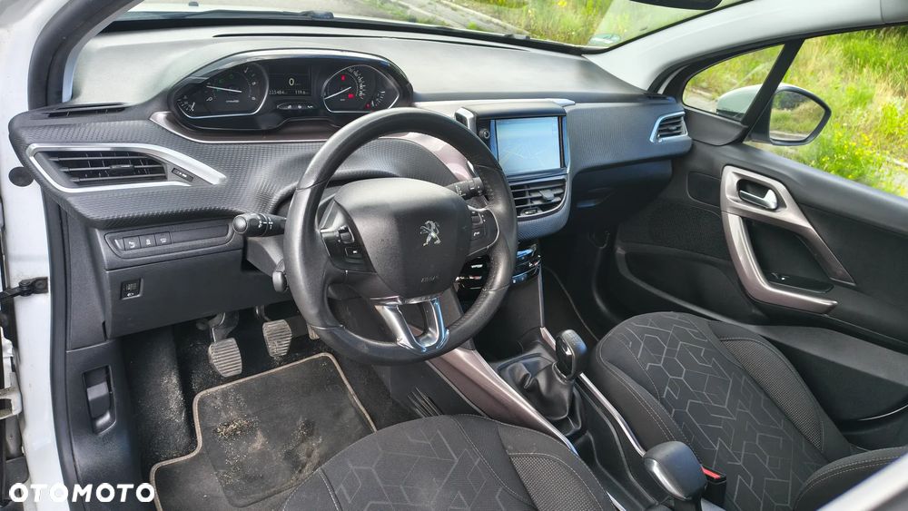 Peugeot 2008 1.6 e-HDi Allure S&S - 12