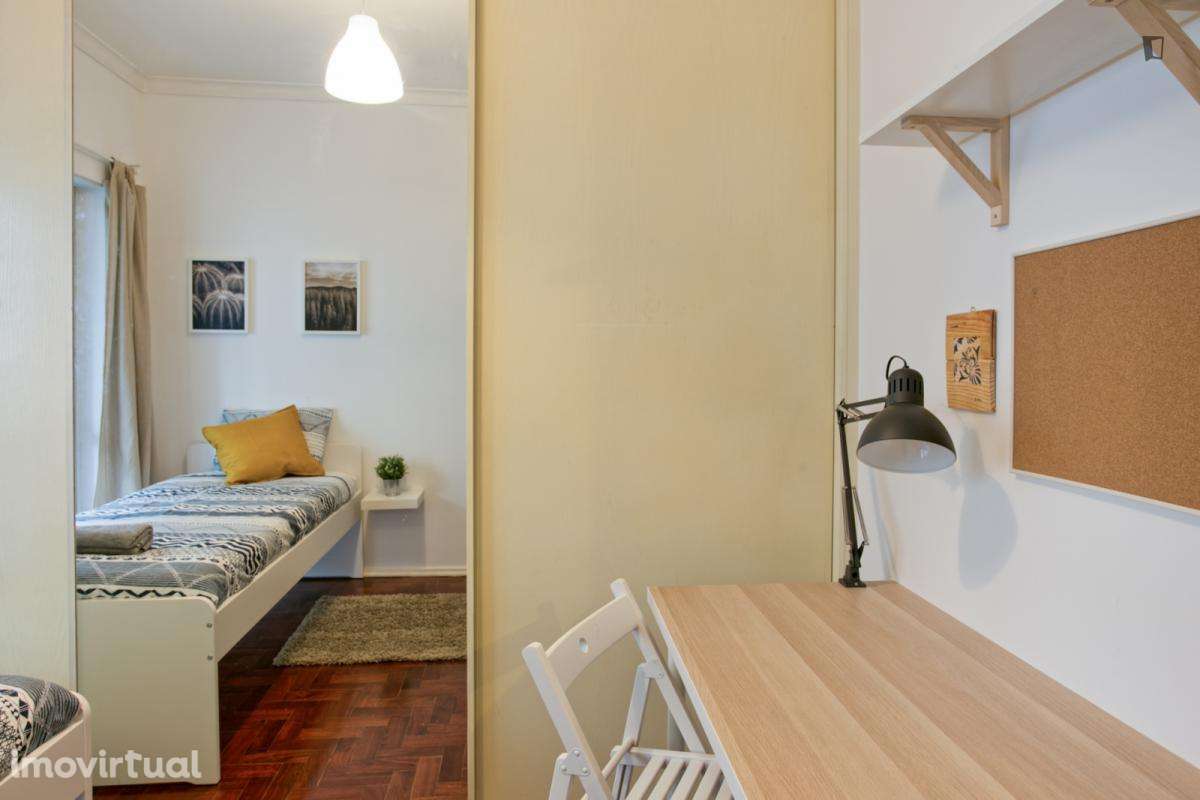 Quarto - localizado em Benfica Lisbon - Grande imagem: 4/56