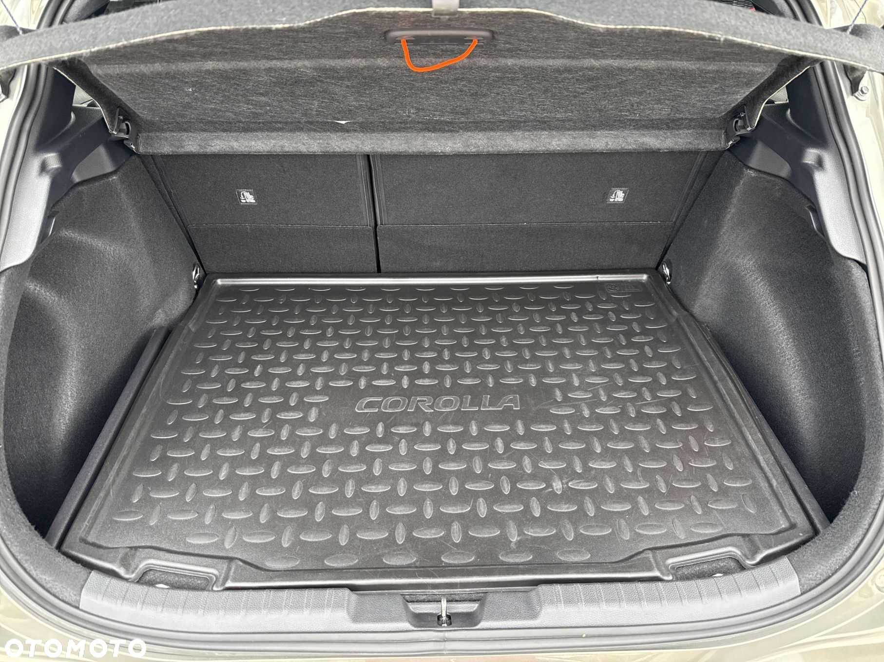 Toyota Corolla 2.0 Hybrid Executive - 28