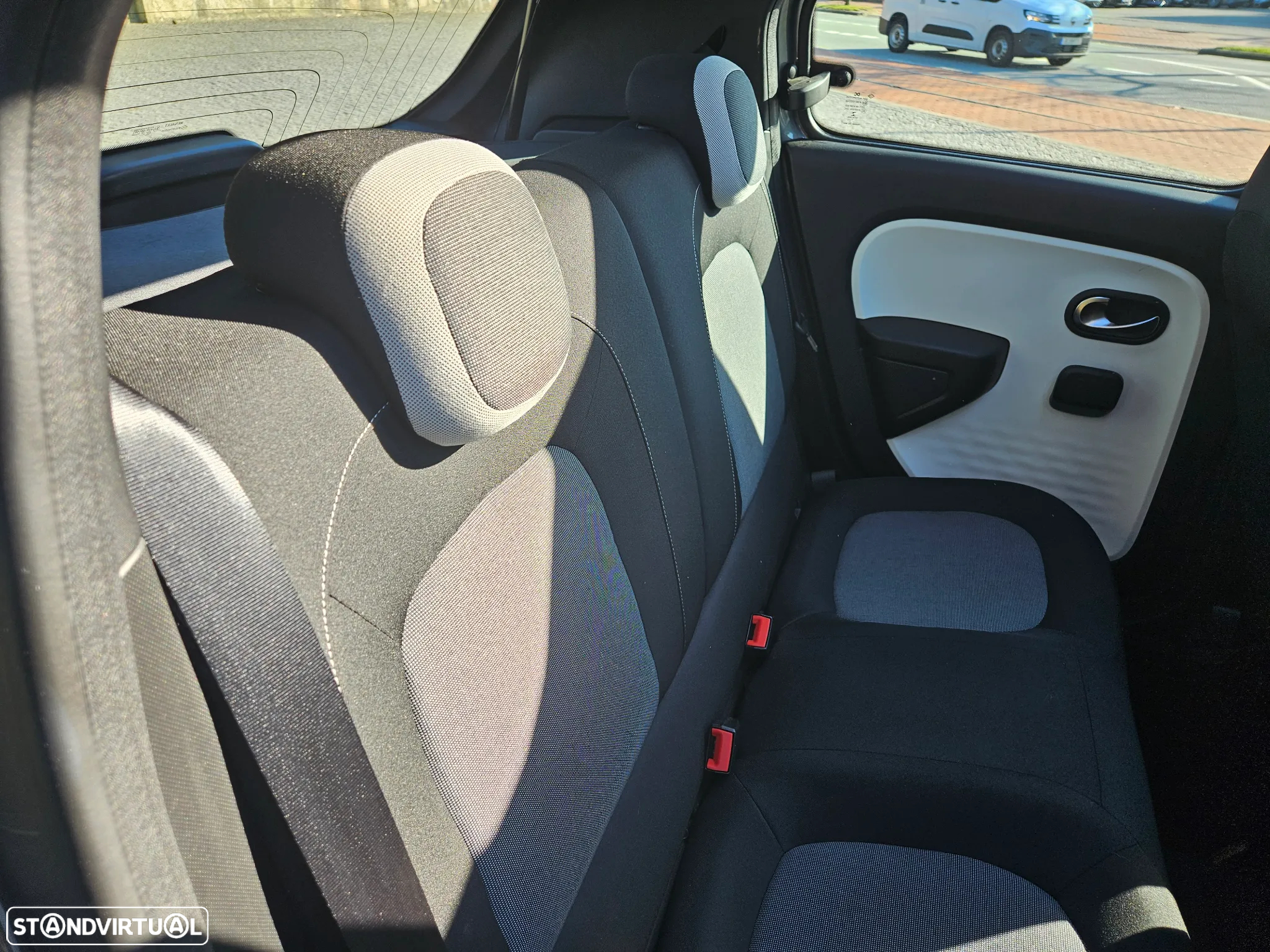 Renault Twingo 1.0 SCe Luxe - 25