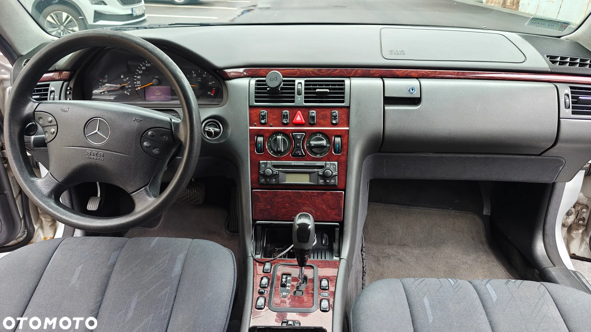 Mercedes-Benz Klasa E - 9