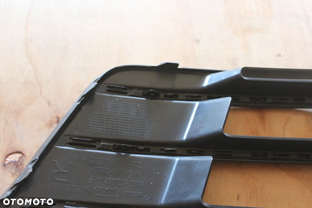 KRATKA ZDERZAKA PRAWA AUDI Q7 4M S-LINE 4M0807682D 2016 - 10