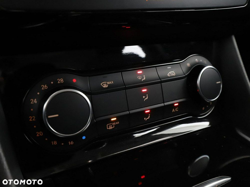 Infiniti Q30 - 27
