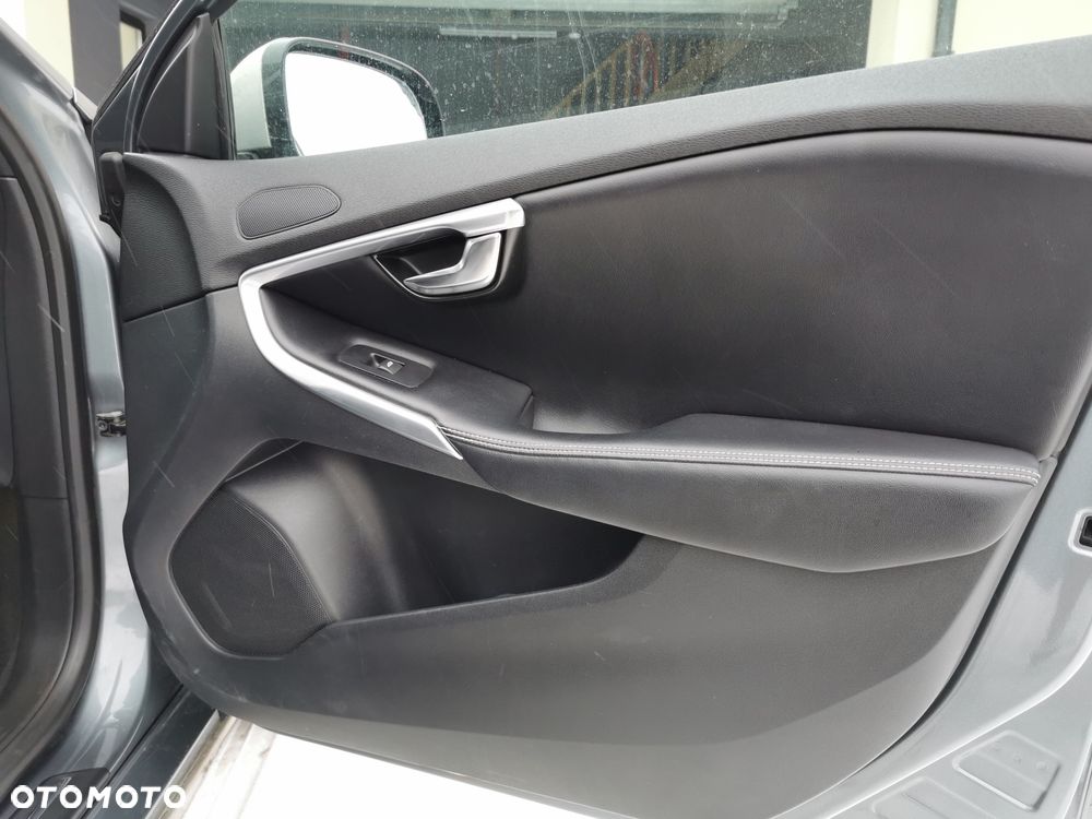 Volvo V40 D4 RDesign - 9