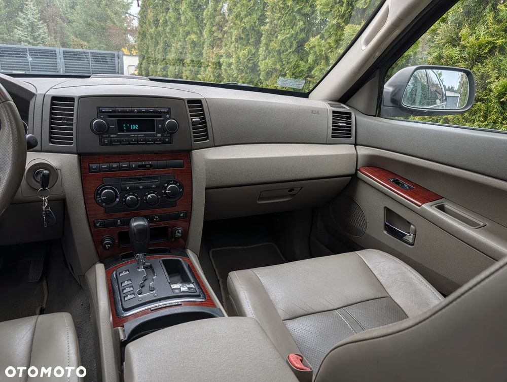 Jeep Grand Cherokee - 16