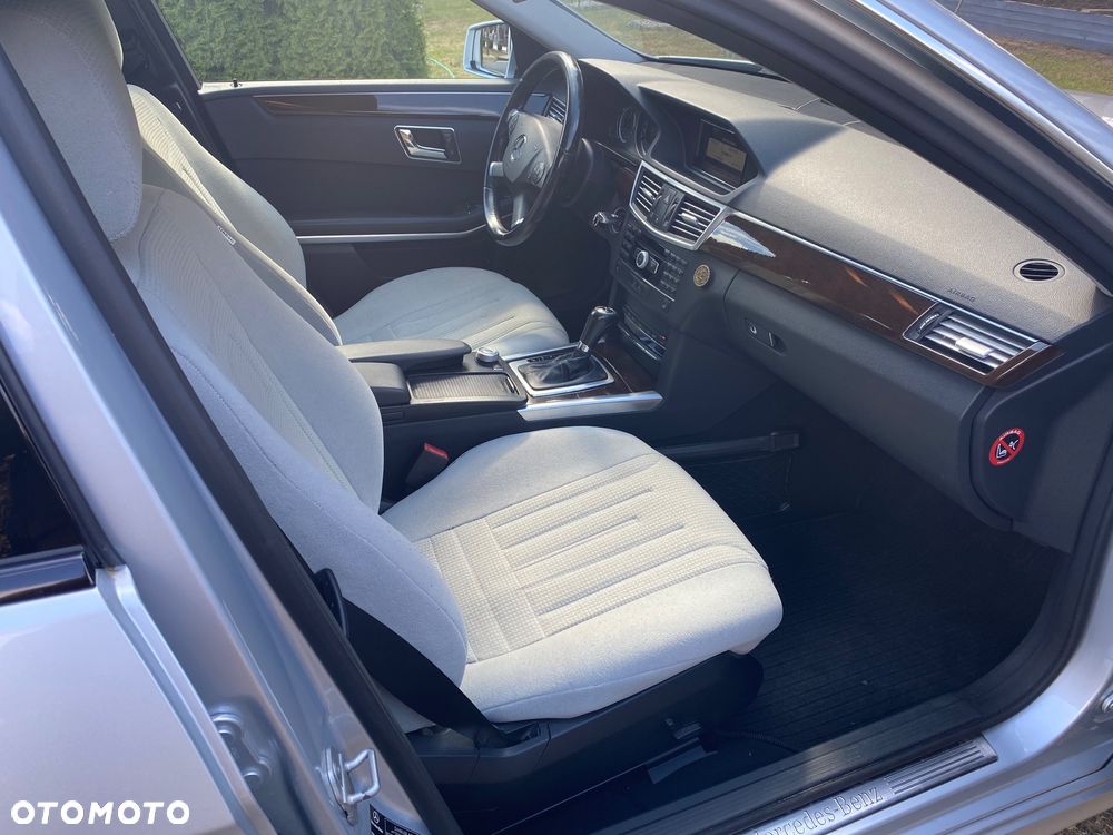 Mercedes-Benz Klasa E 220 CDI DPF BlueEFFICIENCY 7G-TRONIC Elegance - 8