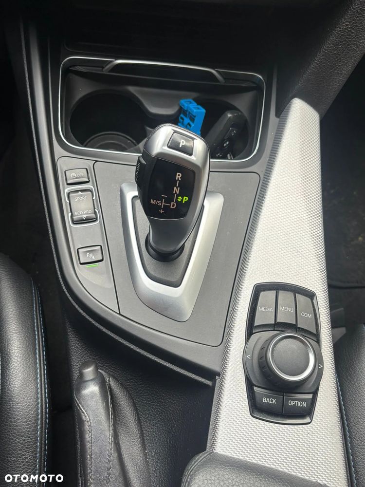 BMW Seria 3 320d xDrive - 15