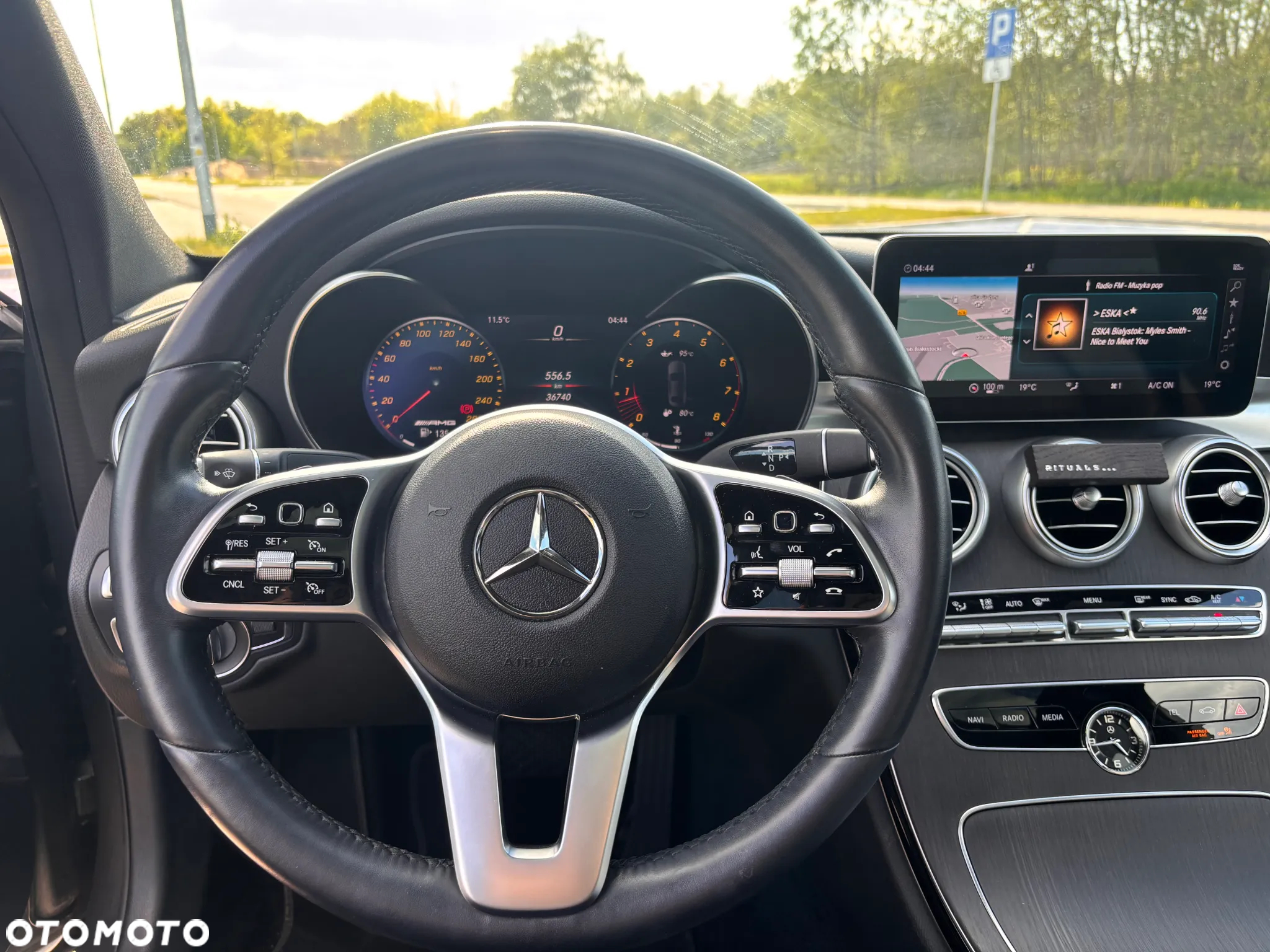 Mercedes-Benz Klasa C 300 T 4Matic 9G-TRONIC AMG Line - 13