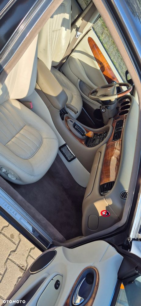 Jaguar XJ - 5