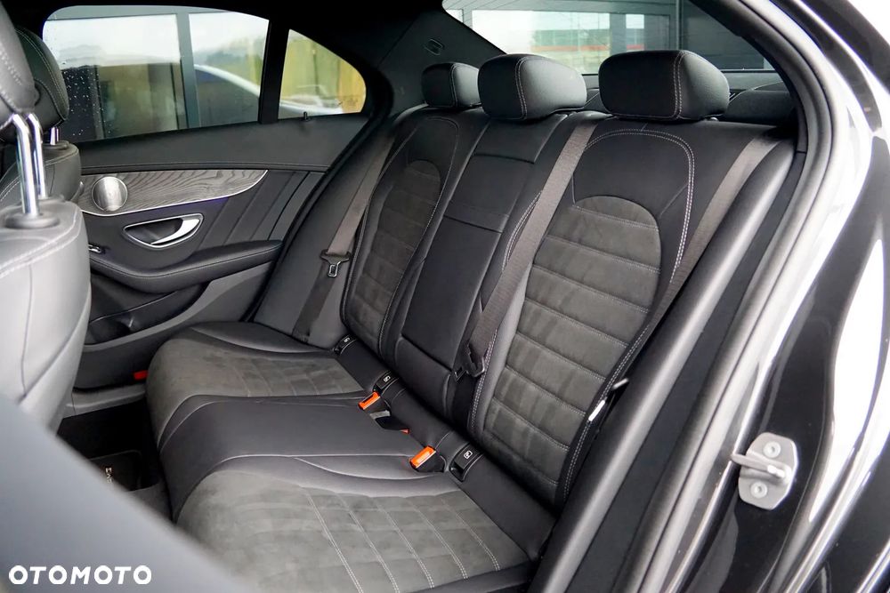 Mercedes-Benz Klasa C 400 4Matic 9G-TRONIC AMG Line - 21