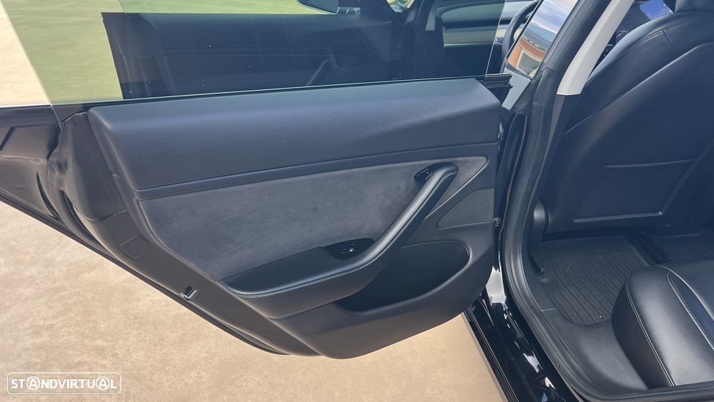 Tesla Model 3 Long-Range Dual Motor AWD - 34