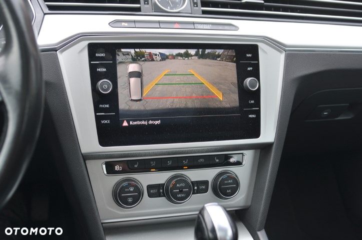 Volkswagen Passat - 10