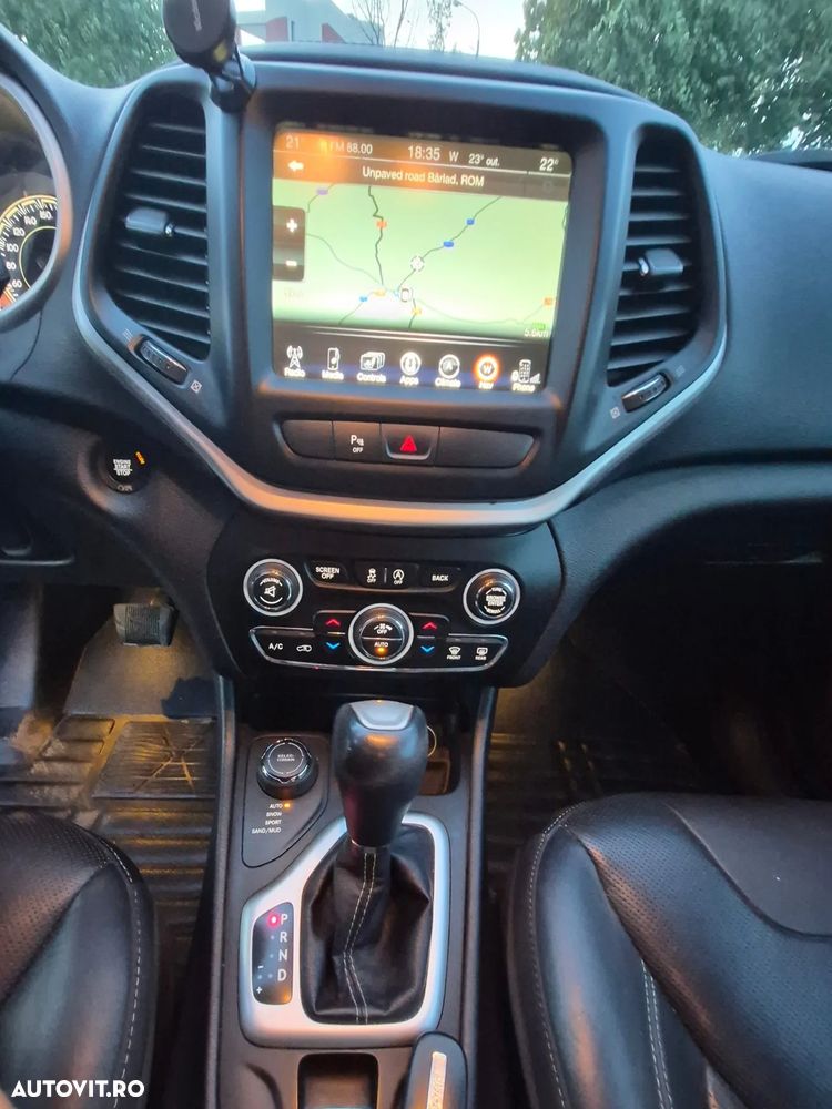 Jeep Cherokee - 9