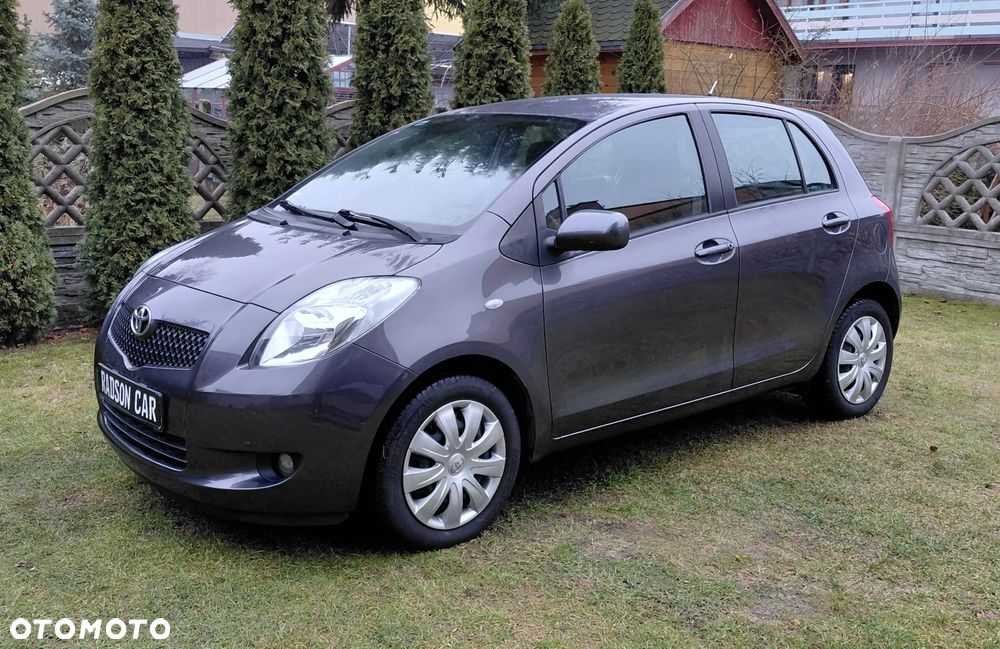 Toyota Yaris 1.3 VVT-i Executive - 4